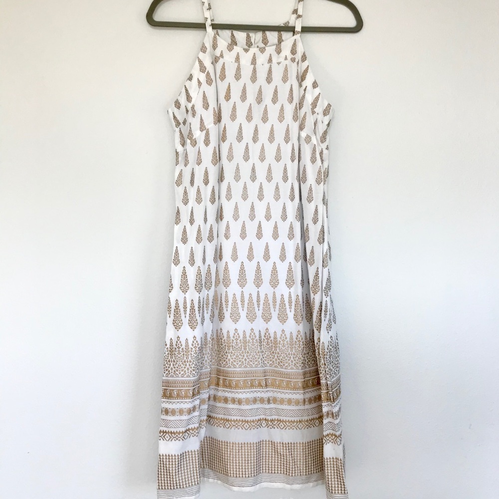 NWOT Gold Detailed Shift Sleeveless Dress